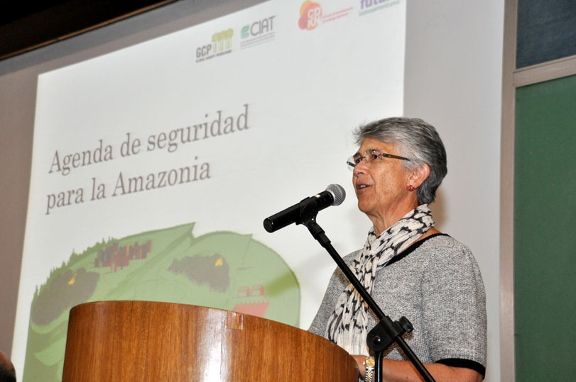 Yolanda Kakabadse durante palestra na PUC-Rio. Foto: Bruna Duque Estrada
